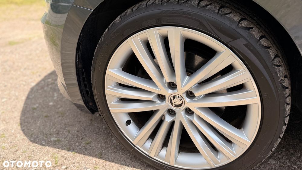 Skoda Superb 2.0 TDI Premium Edition - 40