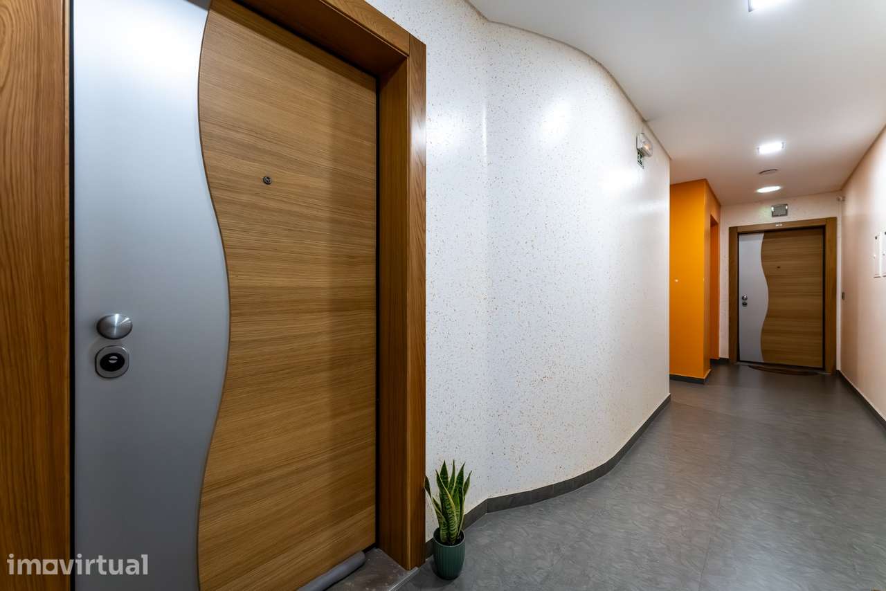 Apartamento T2 Duplex, S. Pedro da Cadeira - Grande imagem: 4/28