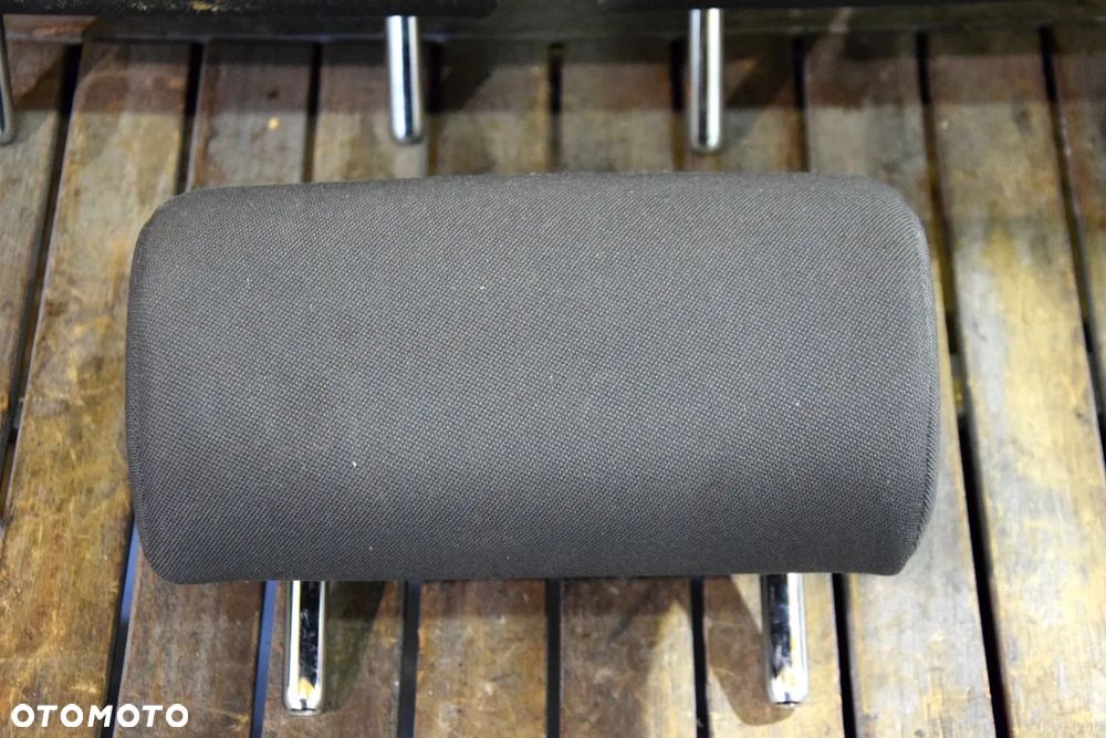 AUDI A3 8P Zagłówek tylny tył środkowy - 2