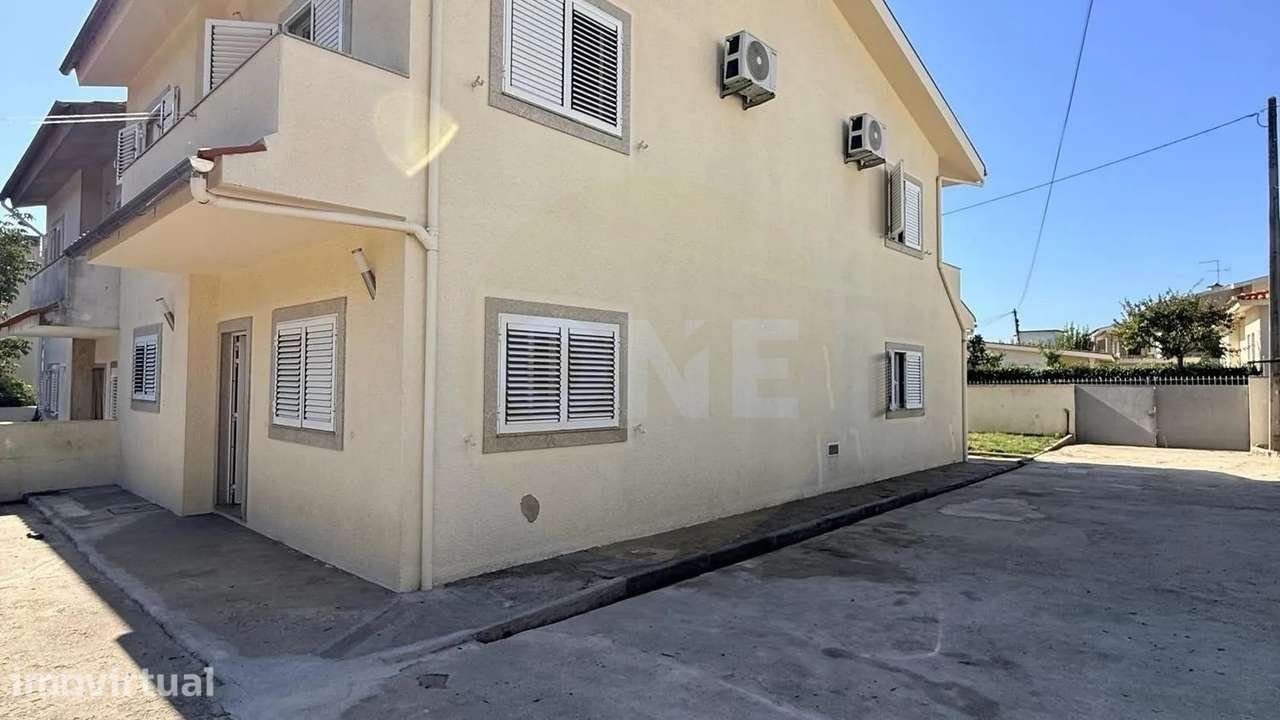 Fantástica Moradia T3 com Garagem para 3 carros e Jardim - Grande imagem: 2/18