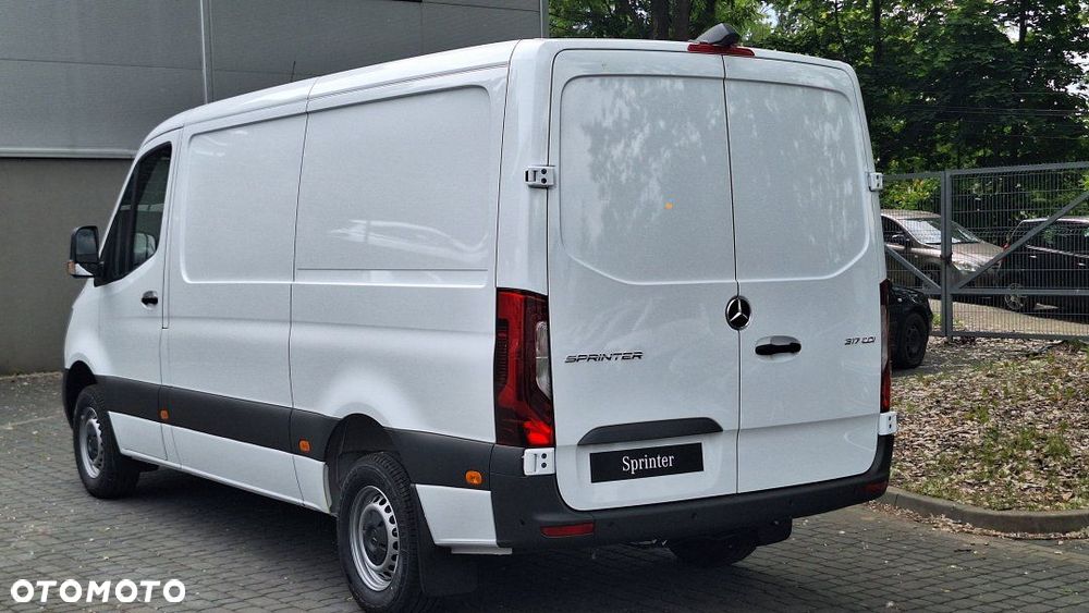 Mercedes-Benz Sprinter - 4