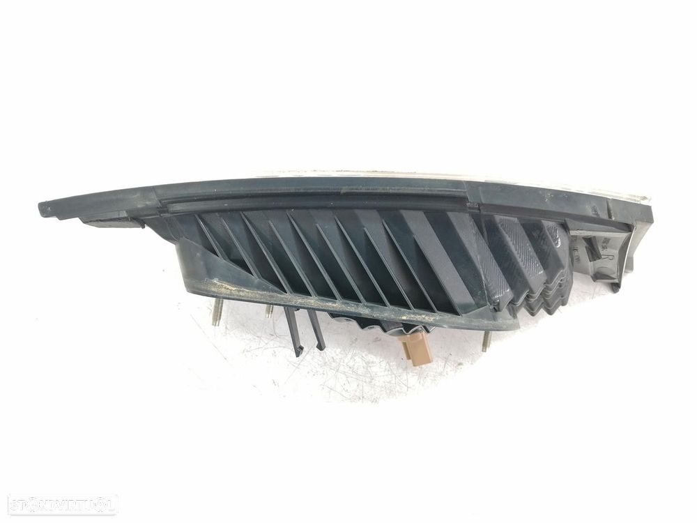 FAROLIM TRASEIRO CENTRAL HONDA CIVIC VIII HATCHBACK 2006 - 3