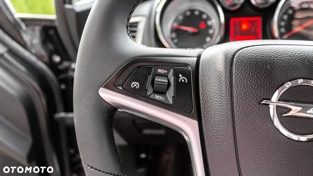 Opel Astra IV 1.4 T Cosmo EU6 - 16