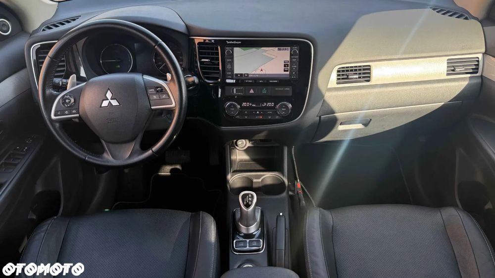 Mitsubishi Outlander - 7