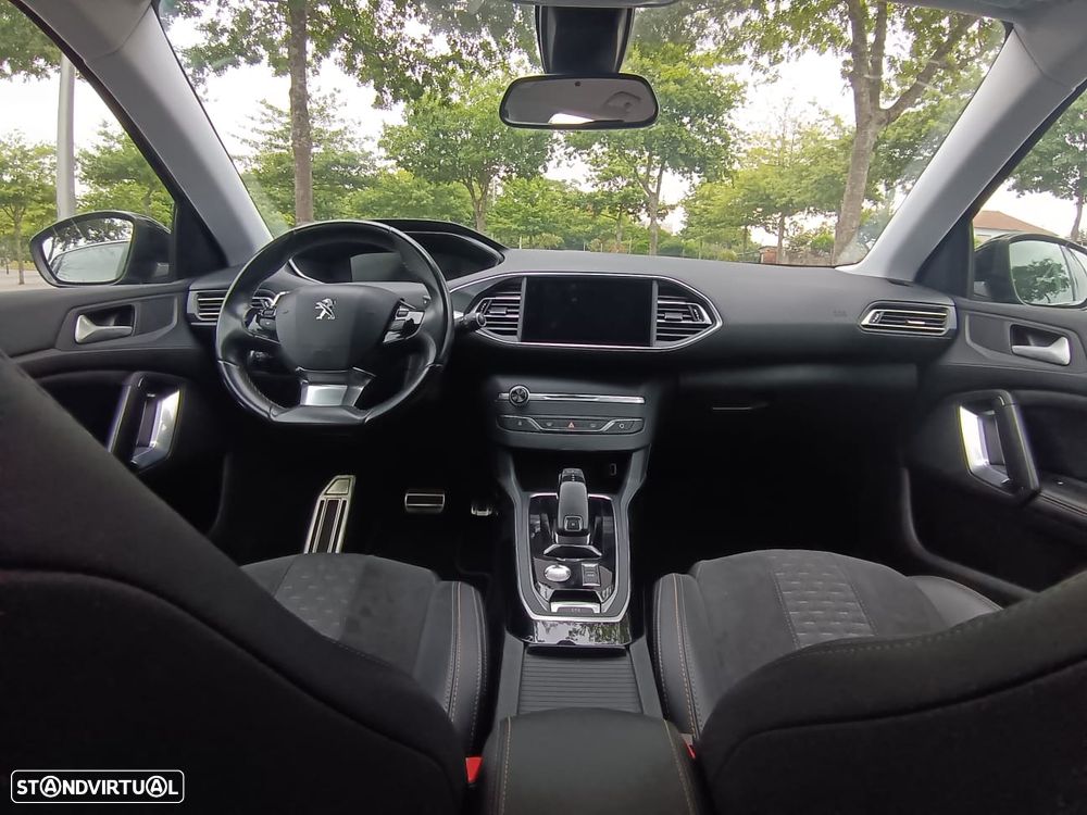 Peugeot 308 1.2 PureTech S&S Road Trip EAT8 - 21
