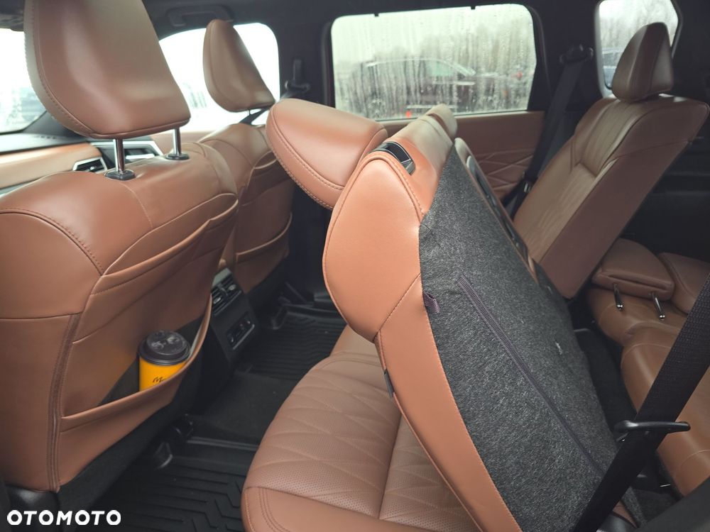 Mitsubishi Outlander - 12