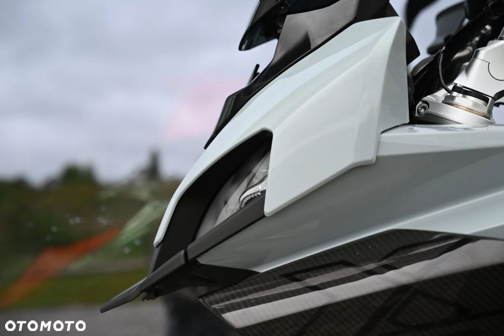 BMW XR - 18