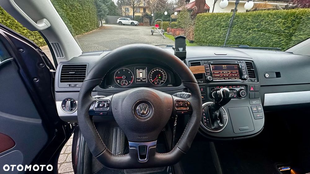 Volkswagen Multivan - 12