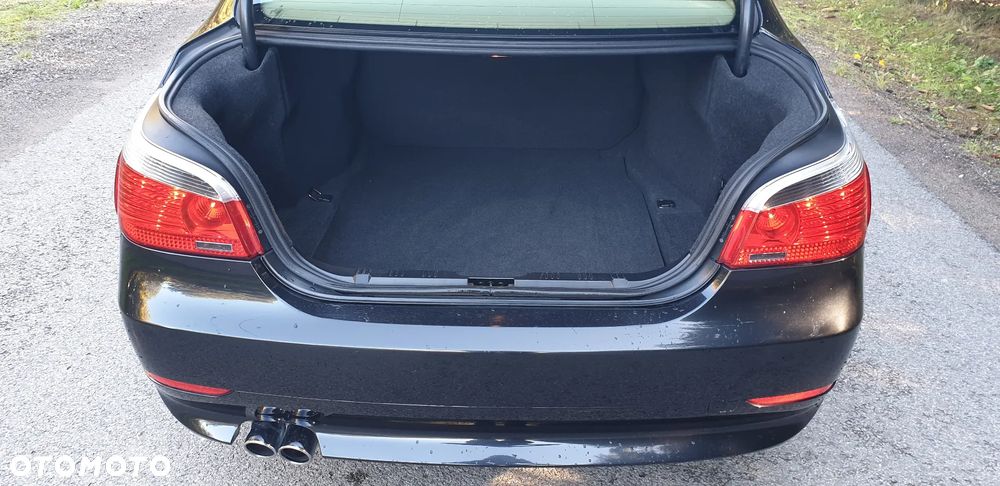 BMW Seria 5 550i Touring Sport-Aut - 34