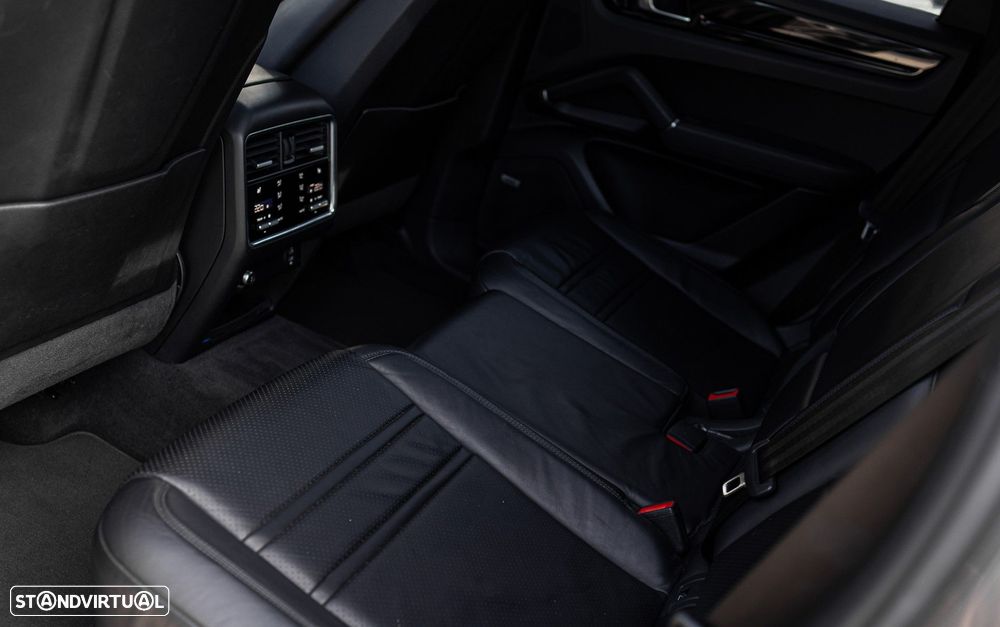 Porsche Cayenne Coupé E-Hybrid - 37