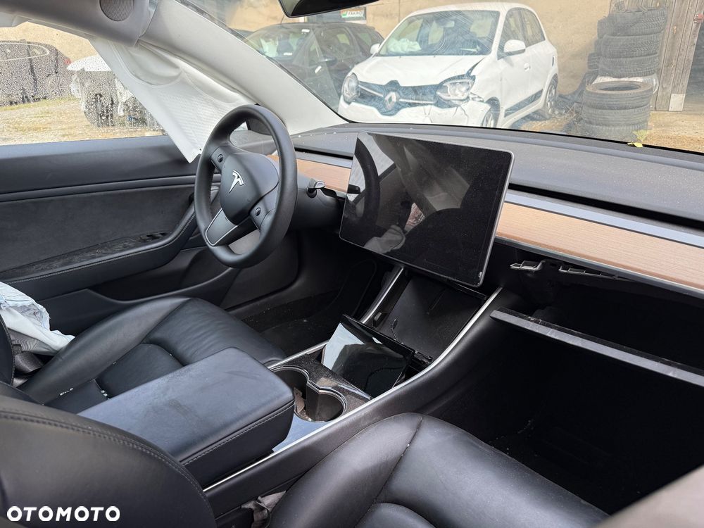 Tesla Model 3 - 12