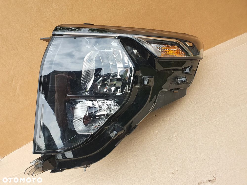 Lampa przednia lewa Ford Transit Courier MK2 rok 23- - 2