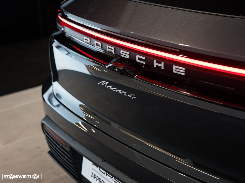 Porsche Macan Electric 4 - 17