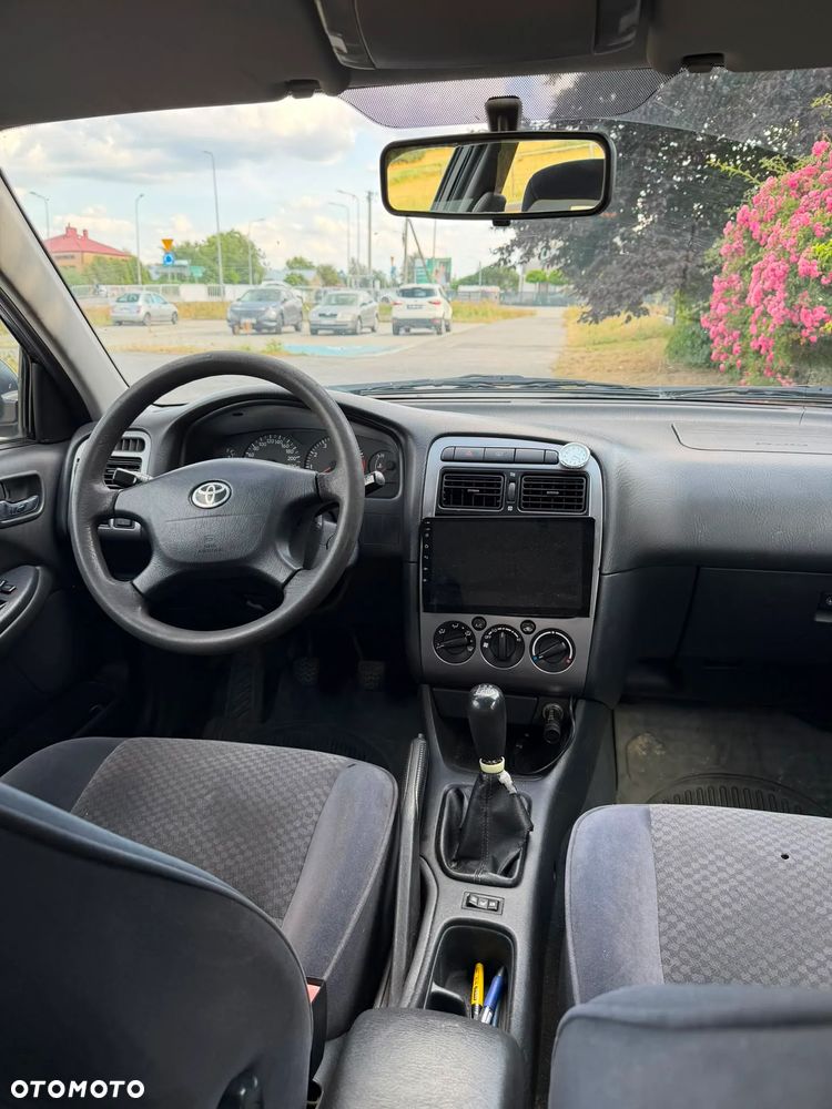 Toyota Avensis - 8