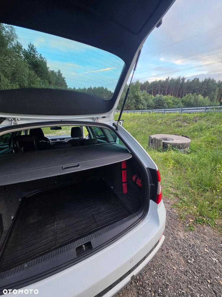 Skoda Octavia Scout 2.0 TDI 4x4 DSG - 23