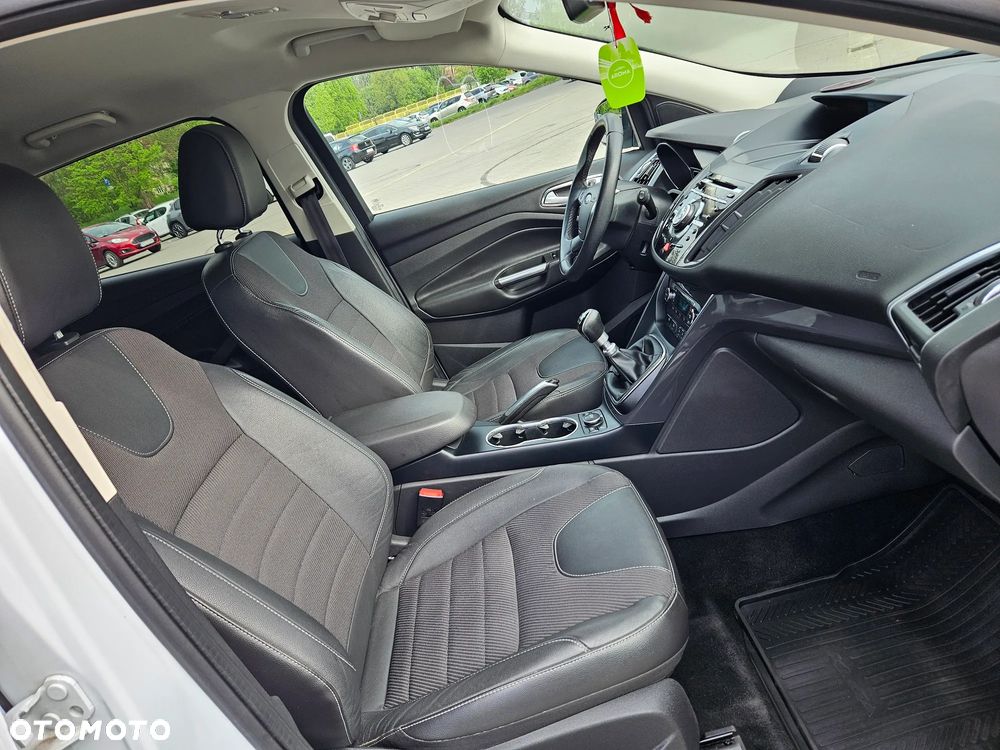 Ford Kuga 1.6 EcoBoost 2x4 Titanium - 10