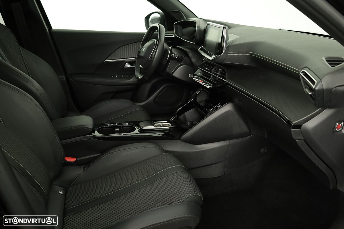 Peugeot 2008 1.2 PureTech GT EAT8 - 21
