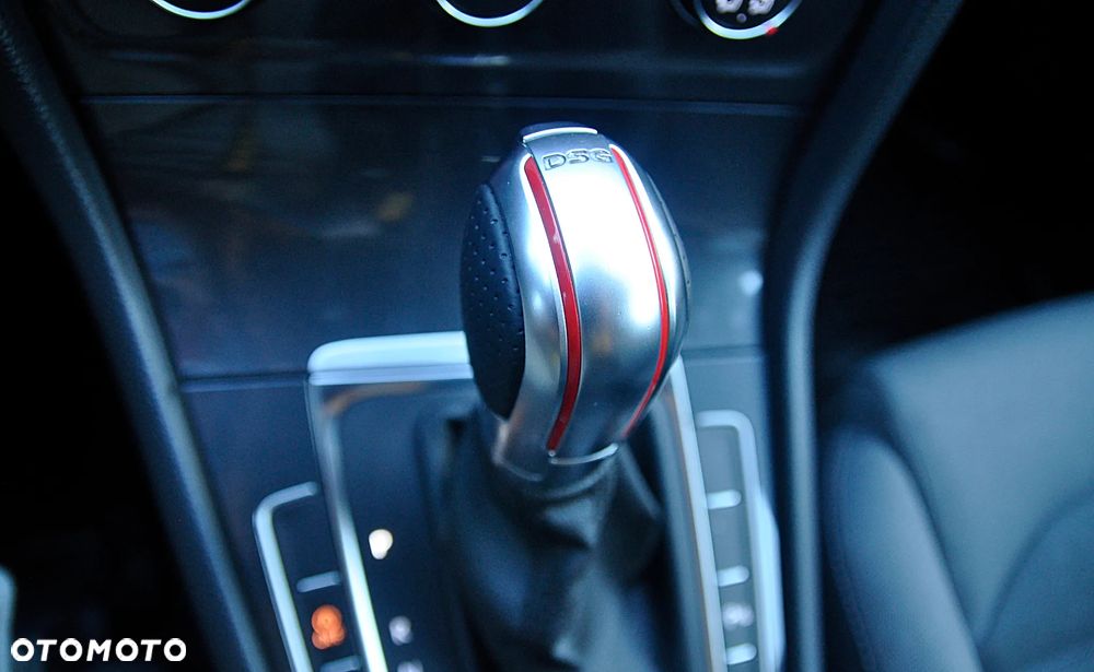 Volkswagen Golf - 16
