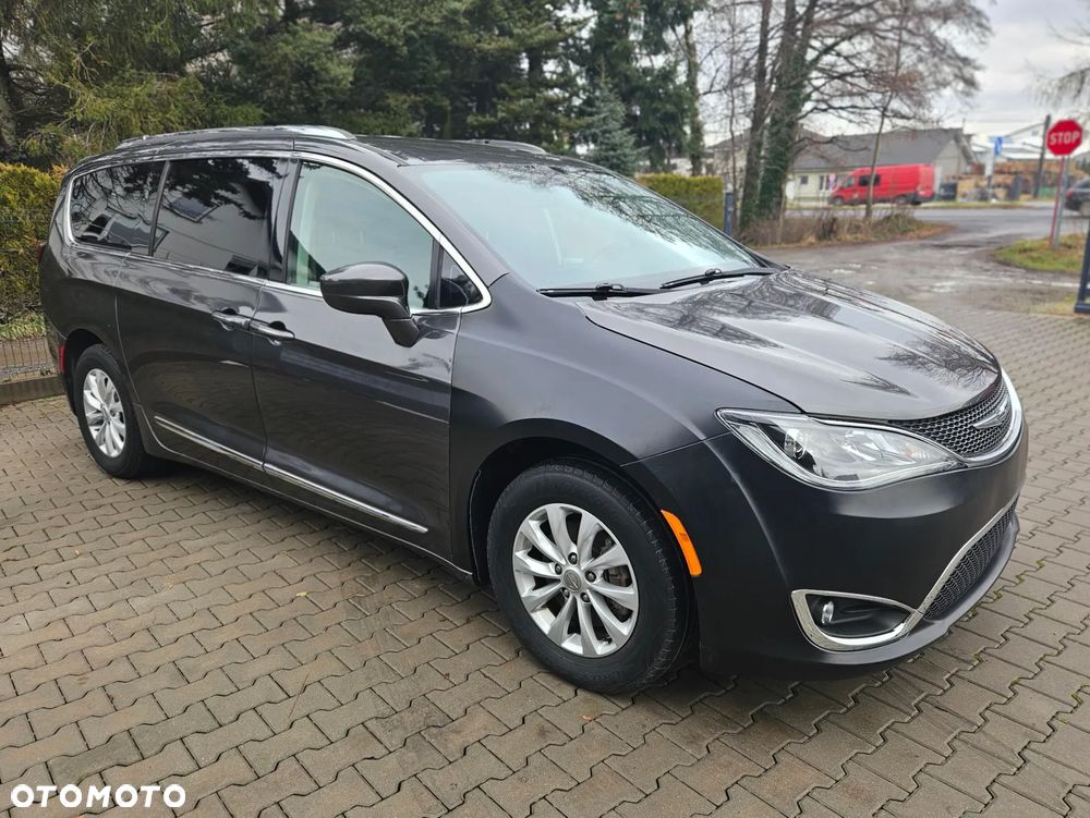 Chrysler Pacifica - 5