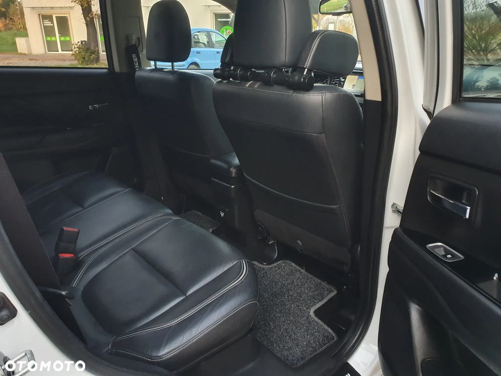 Mitsubishi Outlander 2.0 4WD Top - 21