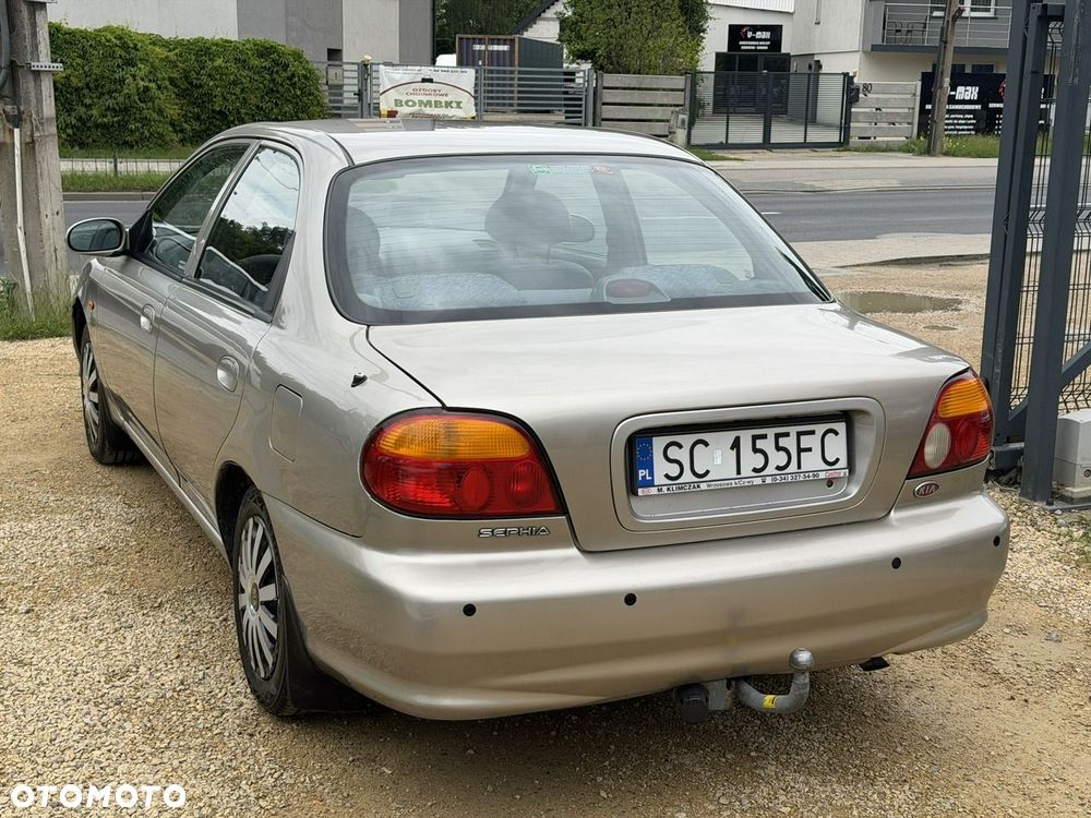 Kia Sephia - 8