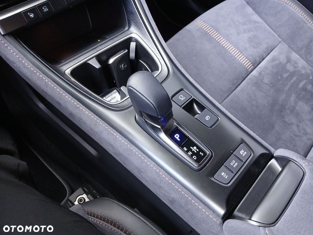 Lexus LBX 1.5 Hybrid Cool AWD - 20