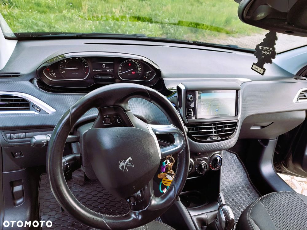 Peugeot 208 PureTech 82 Allure - 5