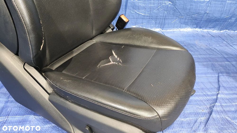 FOTEL PRAWY PRZÓD EKO SKÓRA EKOSKÓRA CZARNA PERFOROWANA GRZANY OSŁONA PRZEŁĄCZNIK PANEL ZAGŁÓWEK AIRBAG PODUSZKA MERCEDES W205 - 3