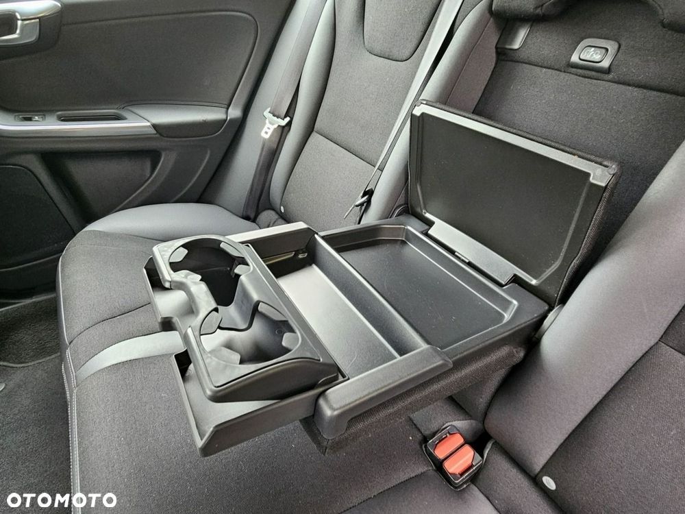 Volvo V60 D4 Geartronic Momentum - 17
