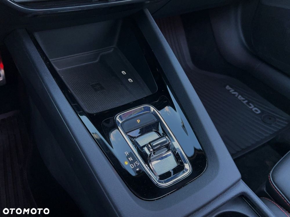 Skoda Octavia 2.0 TDI RS DSG - 25