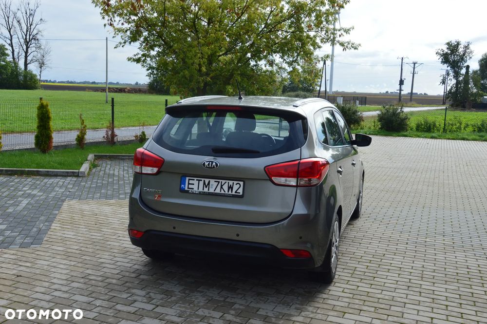 Kia Carens - 11