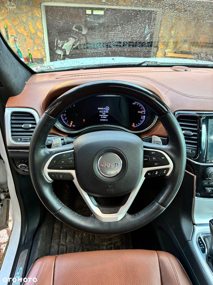 Jeep Grand Cherokee 5.7 V8 HEMI Overland Summit - 29