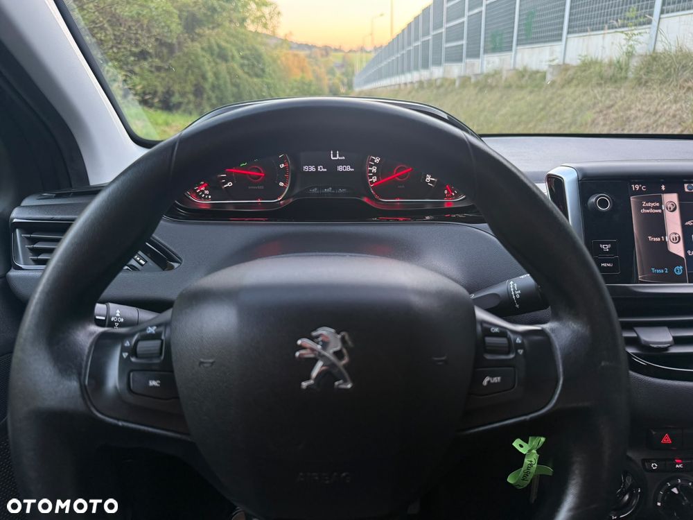 Peugeot 208 - 18