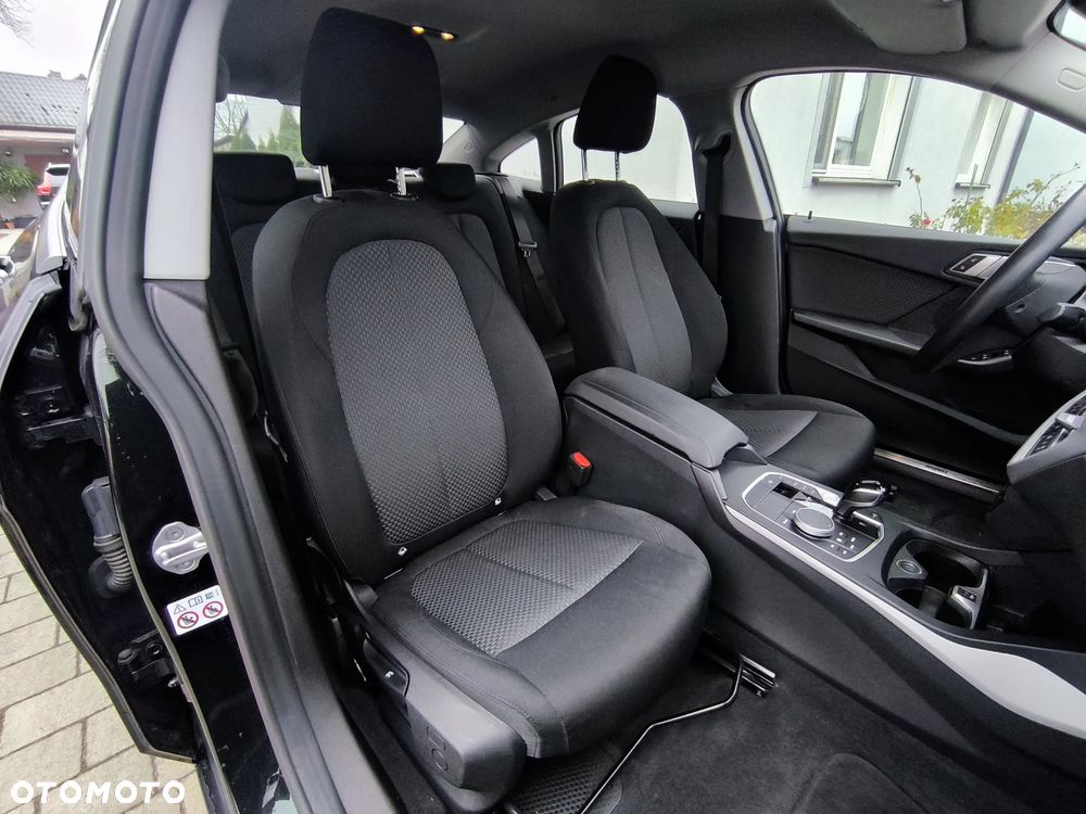 BMW Seria 2 216d - 29