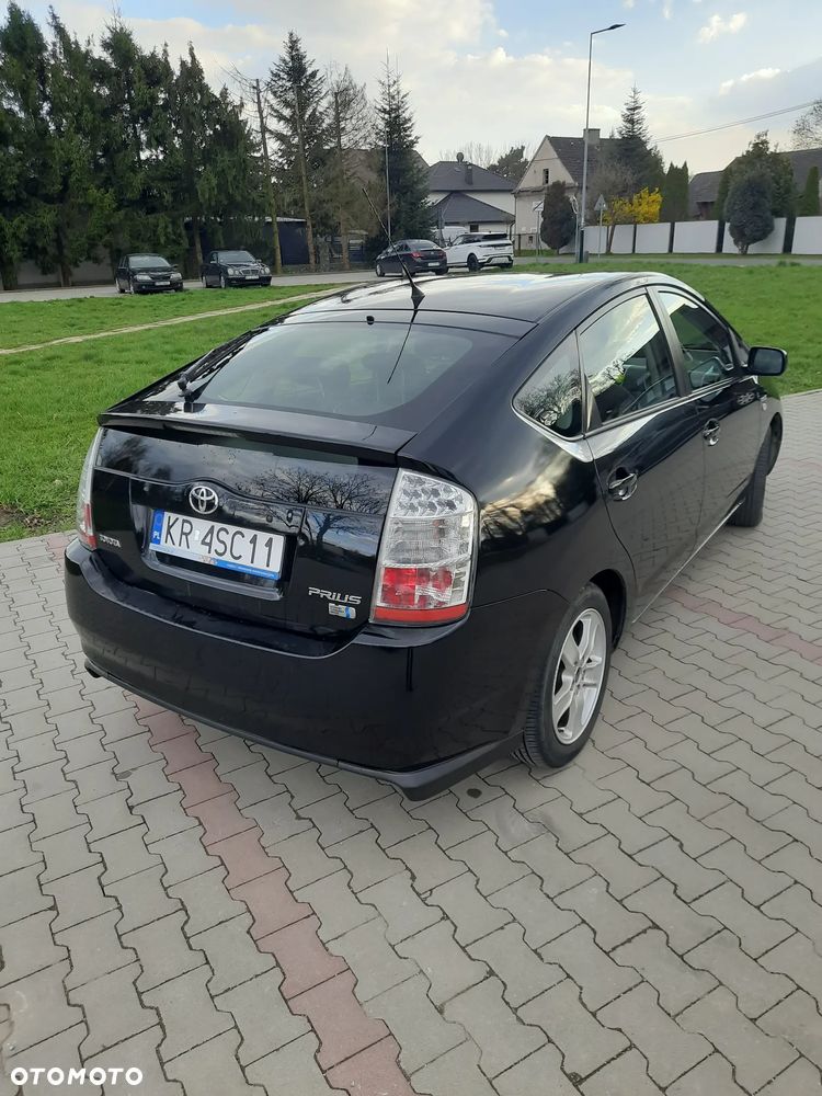 Toyota Prius - 4
