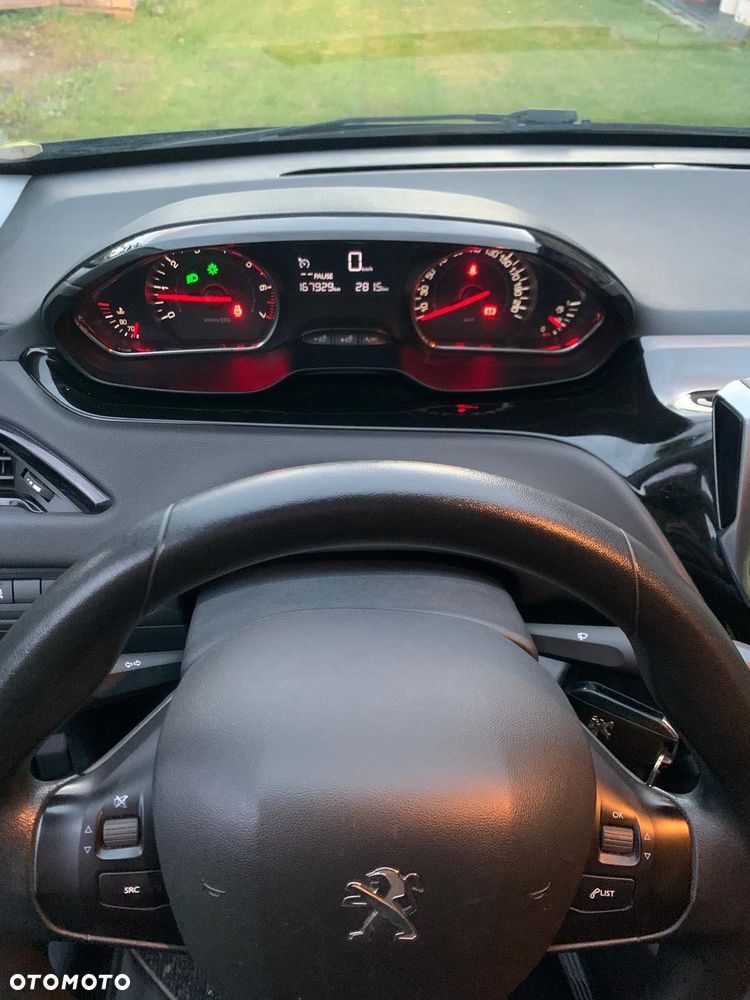 Peugeot 208 - 6