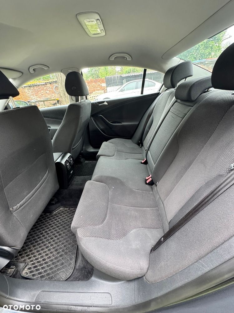 Volkswagen Passat 1.9 TDI Sportline - 14