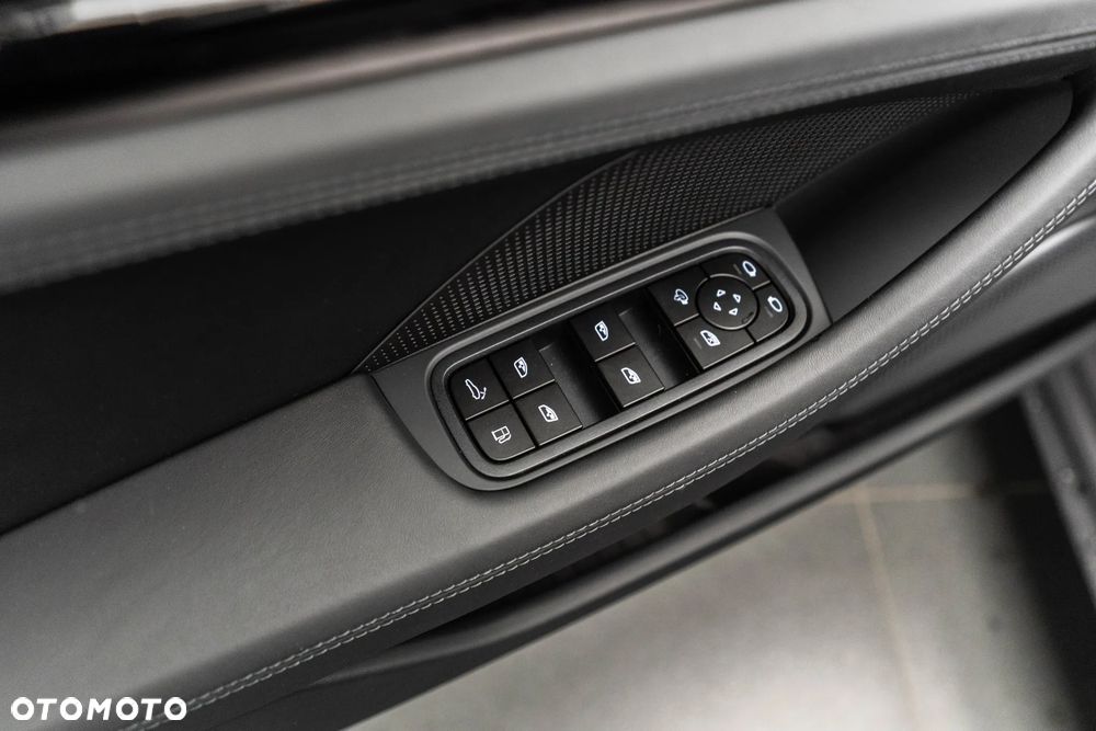 Porsche Panamera 4 E-Hybrid PHEV - 24