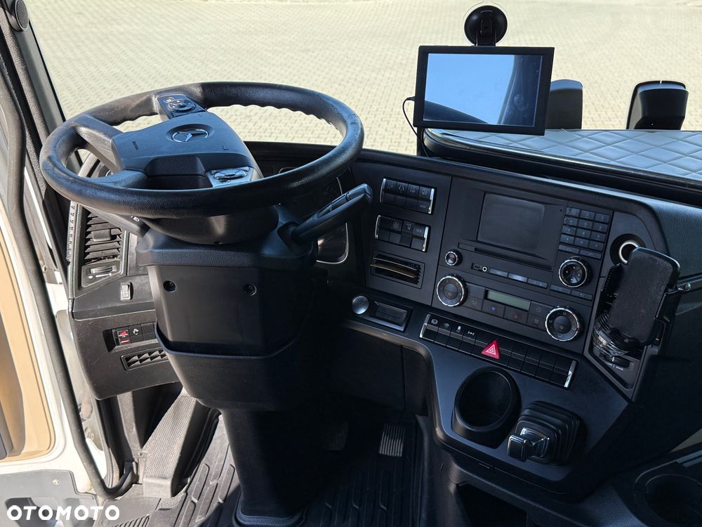 Mercedes-Benz ACTROS - 11