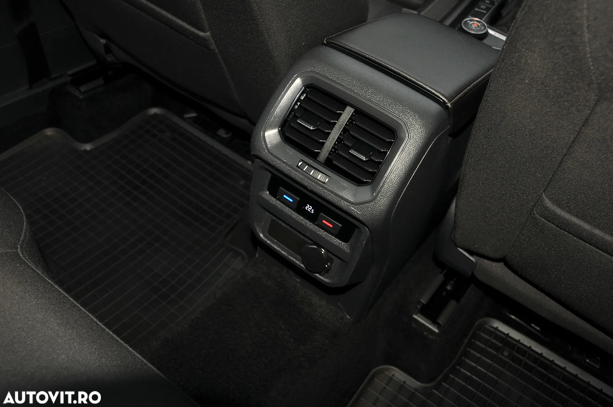 Volkswagen Tiguan 2.0 TDI SCR 4MOTION DSG Life - 27