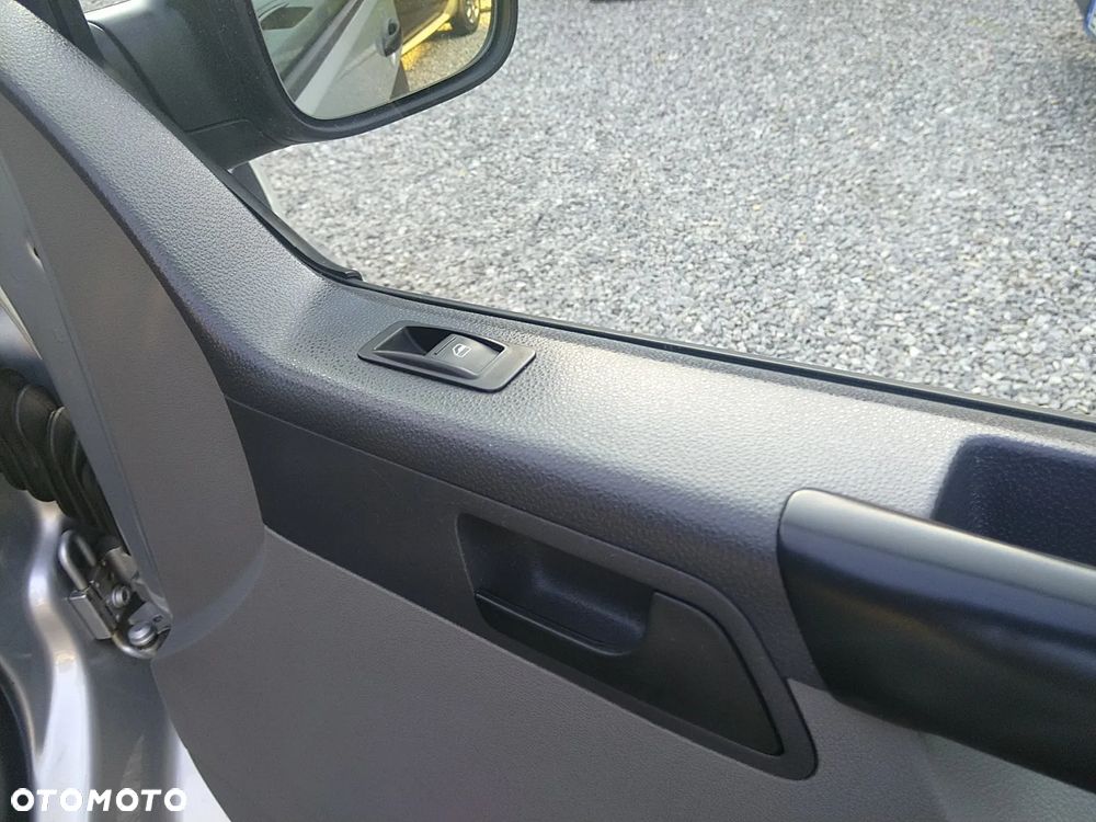 Volkswagen Caravelle - 12