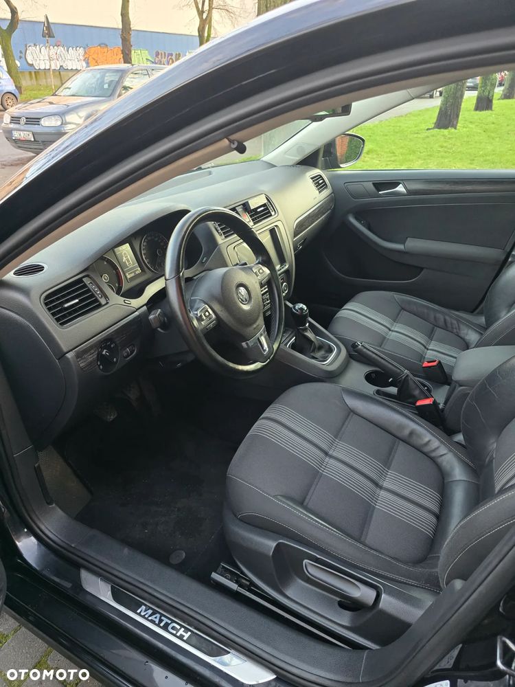 Volkswagen Jetta 1.6 TDI Match - 14