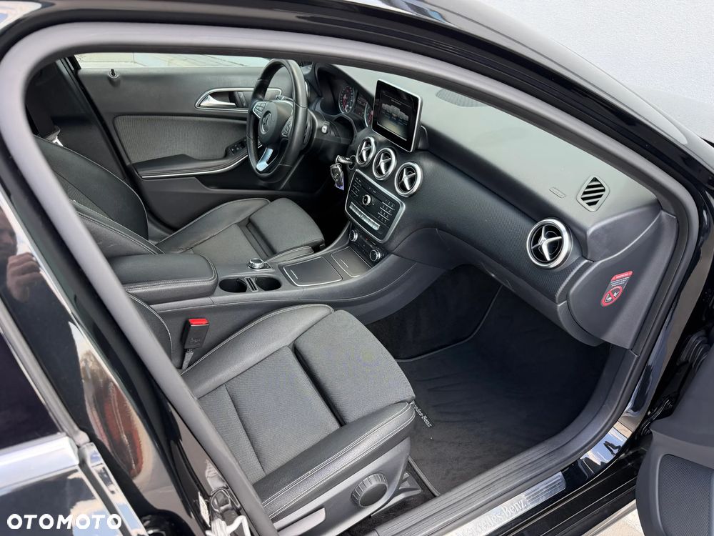Mercedes-Benz Klasa A 180 7G-DCT StreetStyle - 15