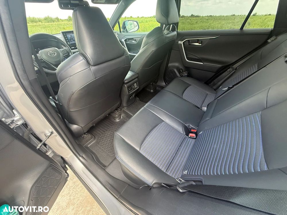 Toyota RAV4 - 6