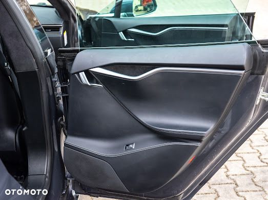 Tesla Model S - 31