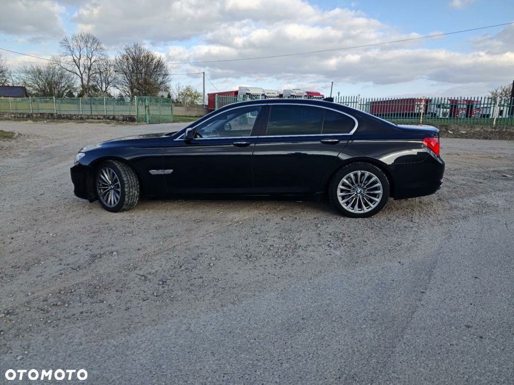 BMW Seria 7 750Li - 5