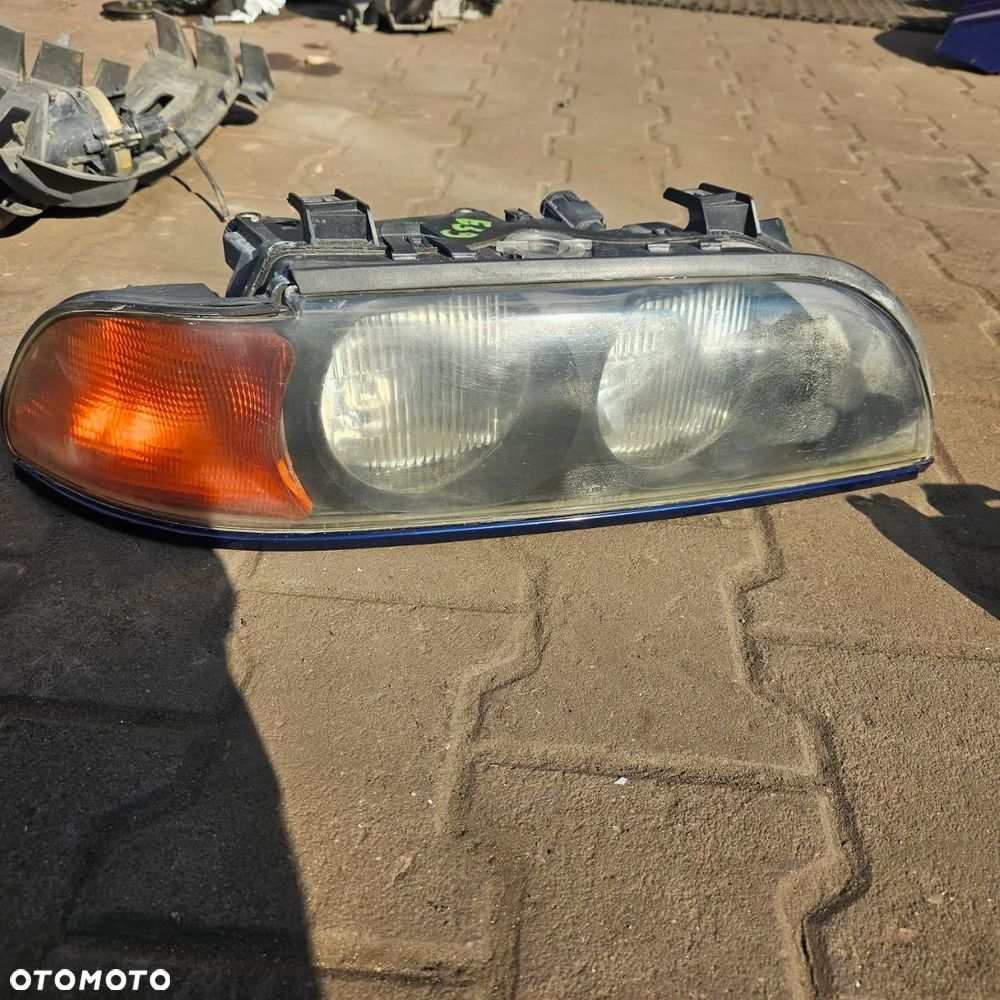 Lampa przednia / Lampy przednie / przód prawa lewa /  BMW E39 - 3