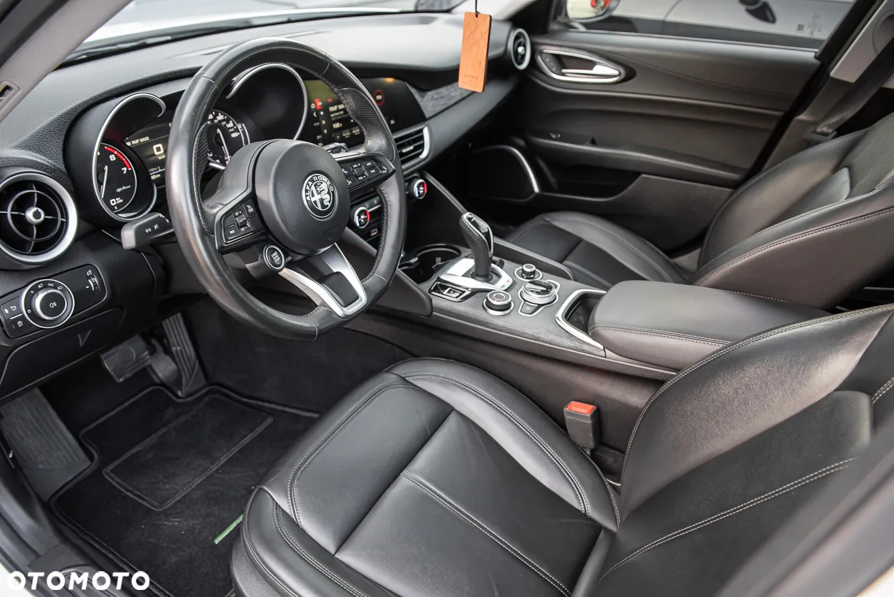Alfa Romeo Giulia - 15
