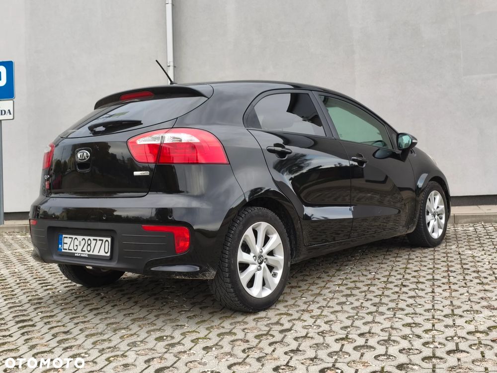 Kia Rio 2015 photo 4