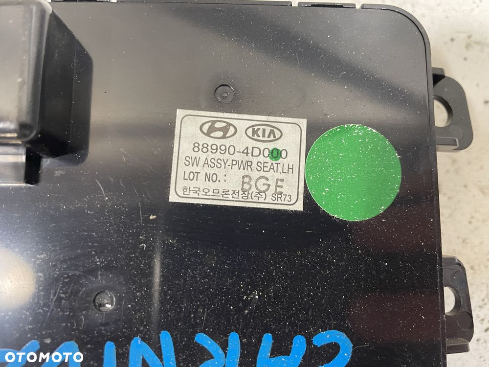 KIA CARNIVAL III PRZEŁĄCZNIK FOTELA LEWY PRZEDNI PRZÓD PANEL STEROWANIA 88990-4D000 - 3